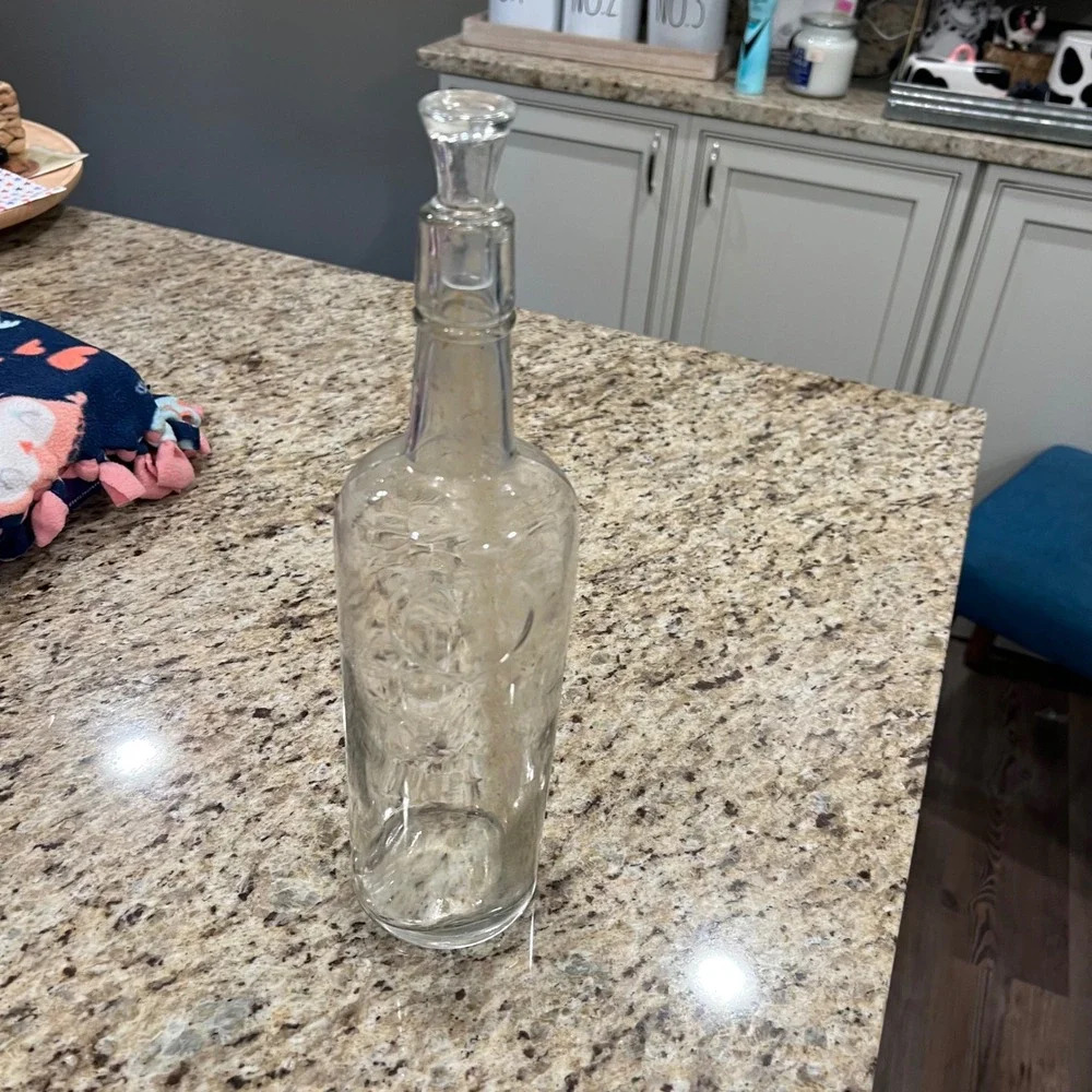 Vintage‎ Clear Glass Decanter with Stopper Embossed Bottle Home Bar Decor 10